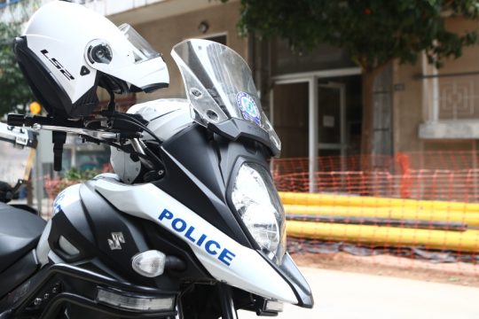 Παγκράτι: Σοκάρει η περιγραφή της 23χρονης - «Με ρίχνει πολύ βίαια στο αυτοκίνητο, πέφτω και μου σαπίζει το πόδι»